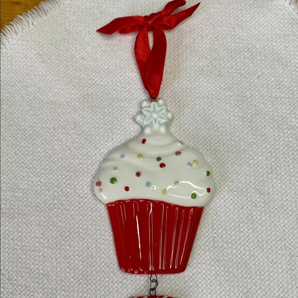 Amscan Grasslands Road Cupcake Christmas Tree Ornament Peace Joy & Cupcakes - Picture 7 of 7